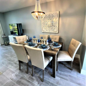 Fort Myer Beach Rental - Mid Island- 2 min Walk to Private Path to Beach - Sol y Mar II